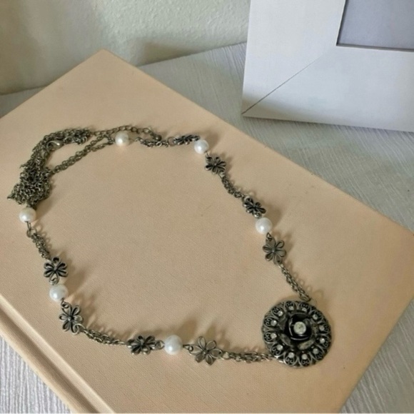Metal Rose Pearl Grunge Necklace Vintage “Rosette” Gray Floral Dark Romance Chic - Picture 4 of 12